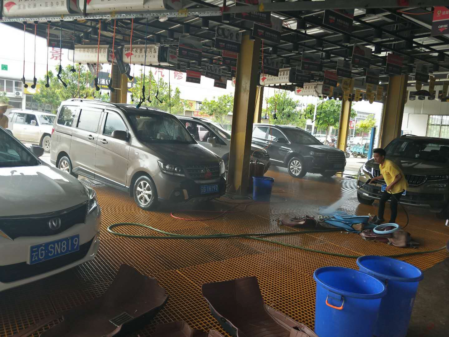 云南汽車貼膜宏峰汽車服務會所